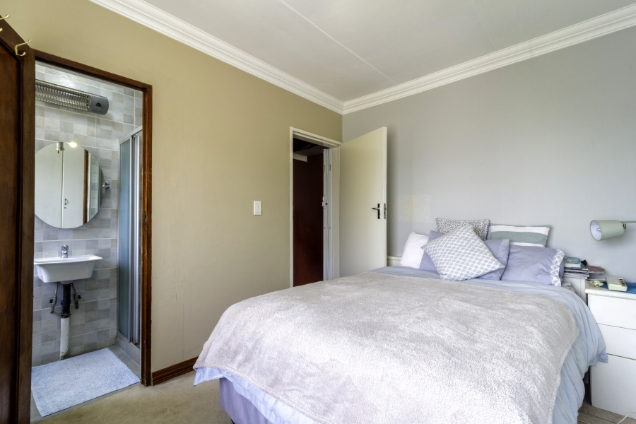 3 Bedroom Property for Sale in Wilgeheuwel Gauteng