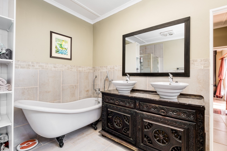 5 Bedroom Property for Sale in Savoy Estate Gauteng