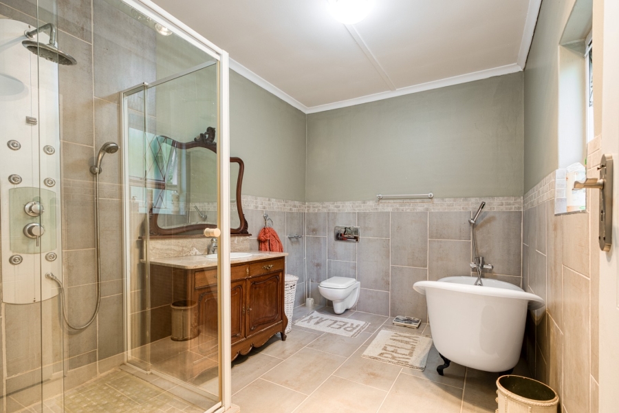 5 Bedroom Property for Sale in Savoy Estate Gauteng