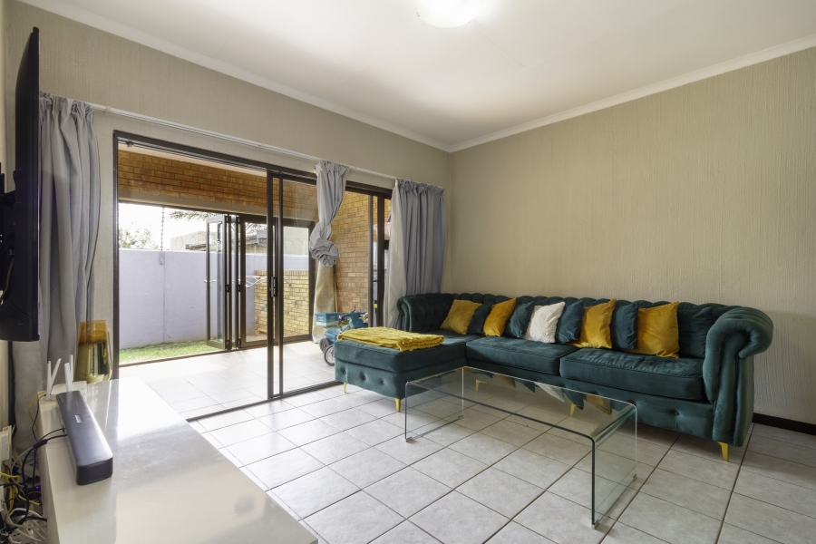 2 Bedroom Property for Sale in Wilgeheuwel Gauteng