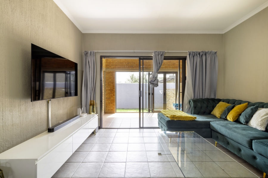 2 Bedroom Property for Sale in Wilgeheuwel Gauteng