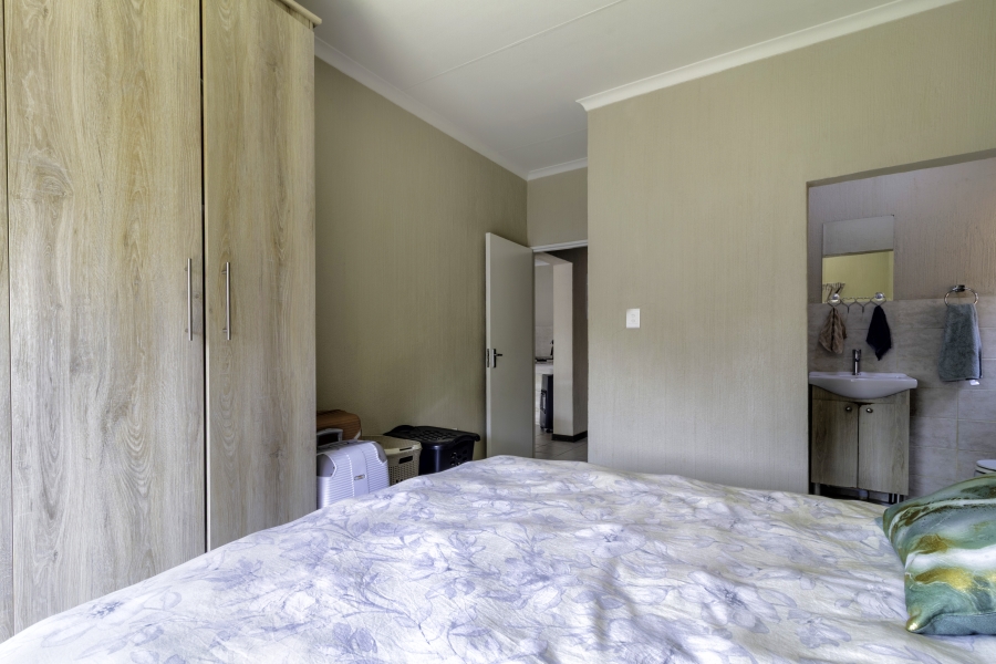 2 Bedroom Property for Sale in Wilgeheuwel Gauteng