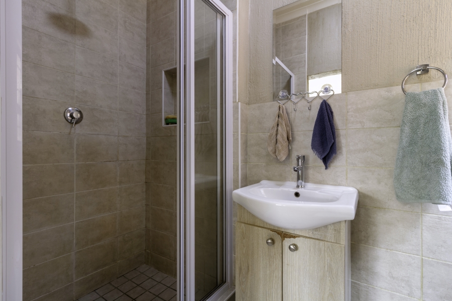 2 Bedroom Property for Sale in Wilgeheuwel Gauteng