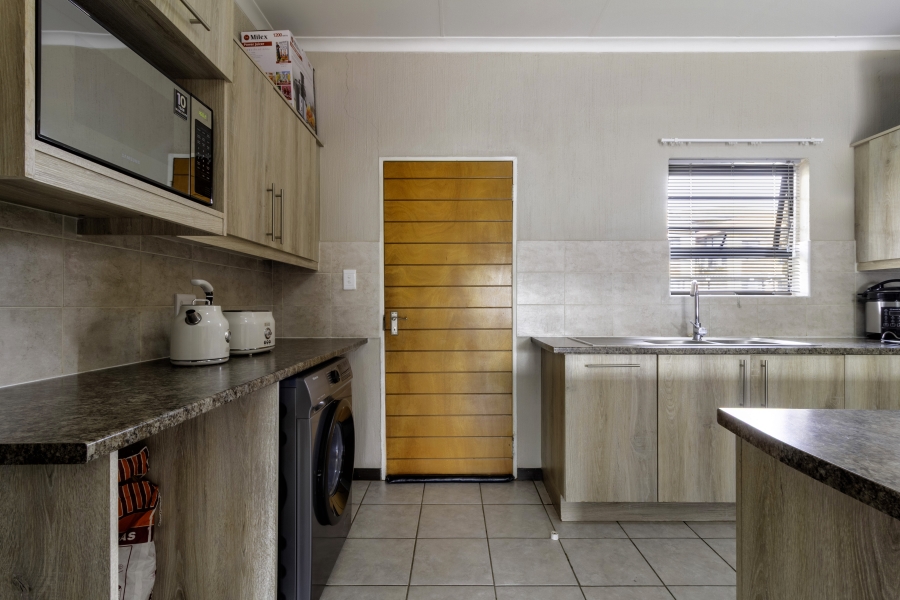 2 Bedroom Property for Sale in Wilgeheuwel Gauteng