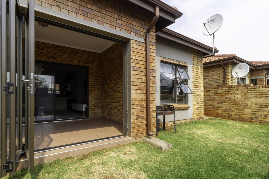 2 Bedroom Property for Sale in Wilgeheuwel Gauteng