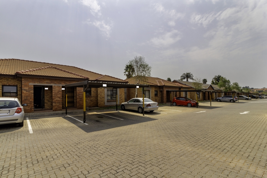 2 Bedroom Property for Sale in Wilgeheuwel Gauteng