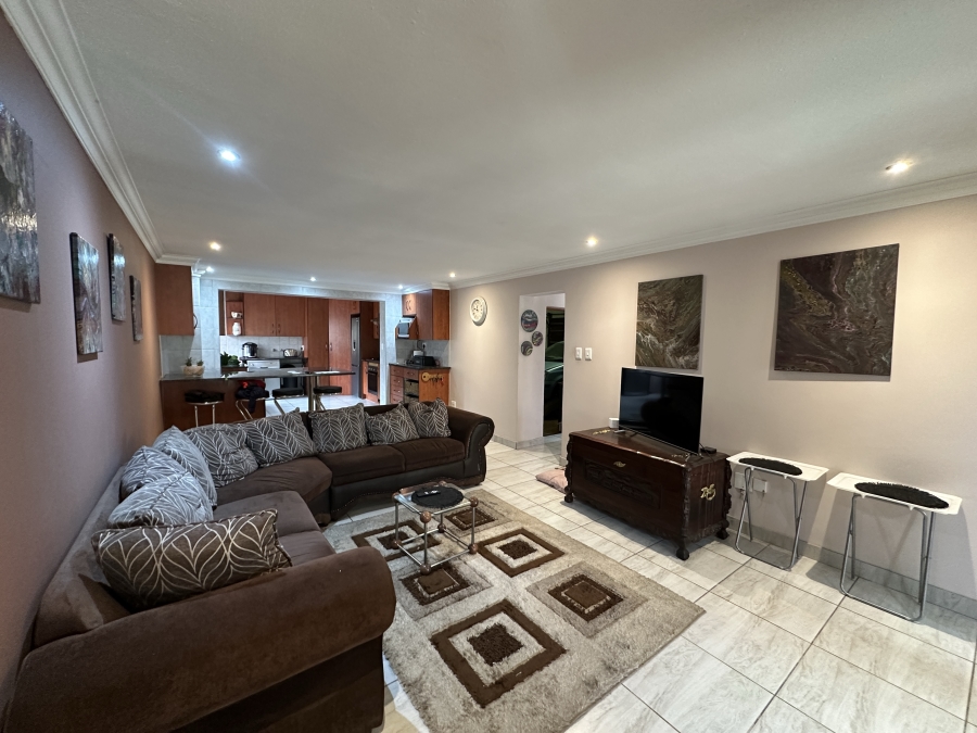 4 Bedroom Property for Sale in Verwoerdpark Gauteng