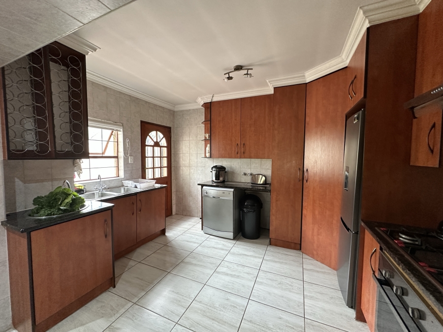 4 Bedroom Property for Sale in Verwoerdpark Gauteng