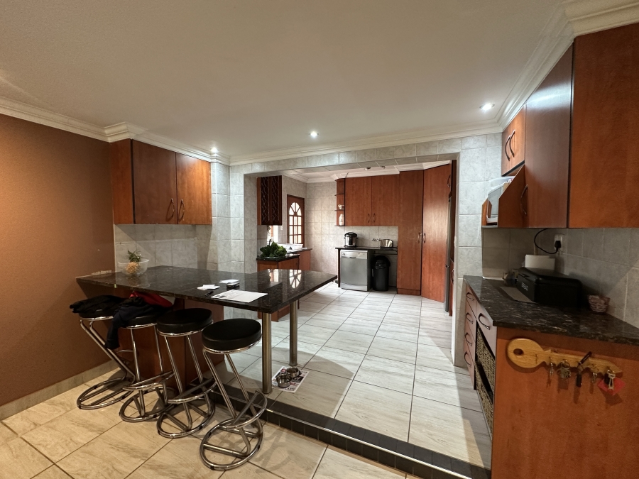 4 Bedroom Property for Sale in Verwoerdpark Gauteng