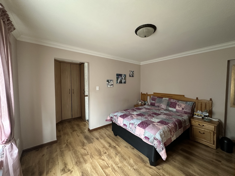 4 Bedroom Property for Sale in Verwoerdpark Gauteng