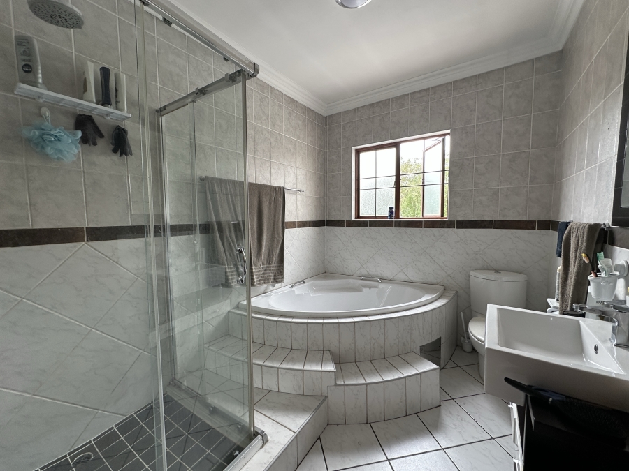4 Bedroom Property for Sale in Verwoerdpark Gauteng