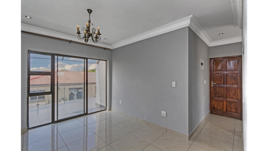 5 Bedroom Property for Sale in Blue Hills Gauteng