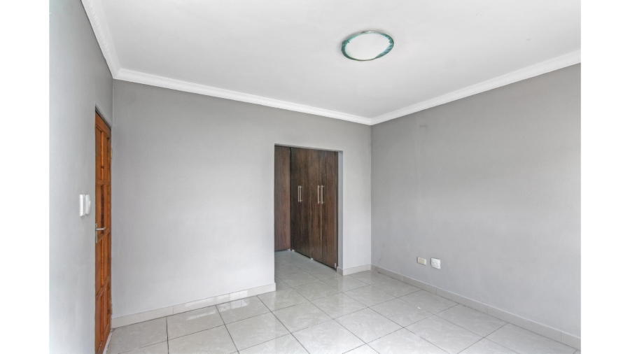 5 Bedroom Property for Sale in Blue Hills Gauteng