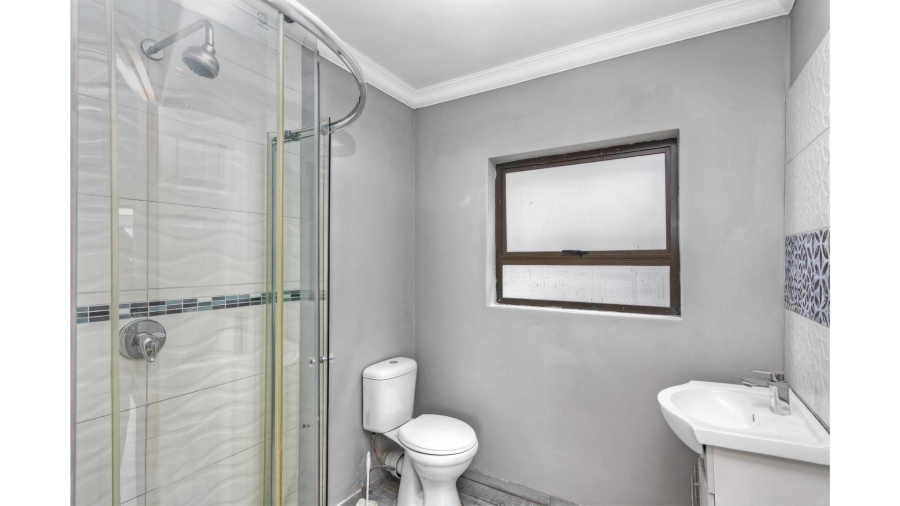 5 Bedroom Property for Sale in Blue Hills Gauteng
