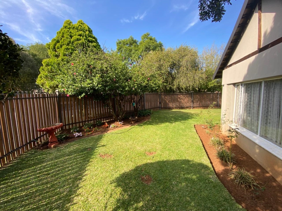 To Let 4 Bedroom Property for Rent in Garsfontein Gauteng