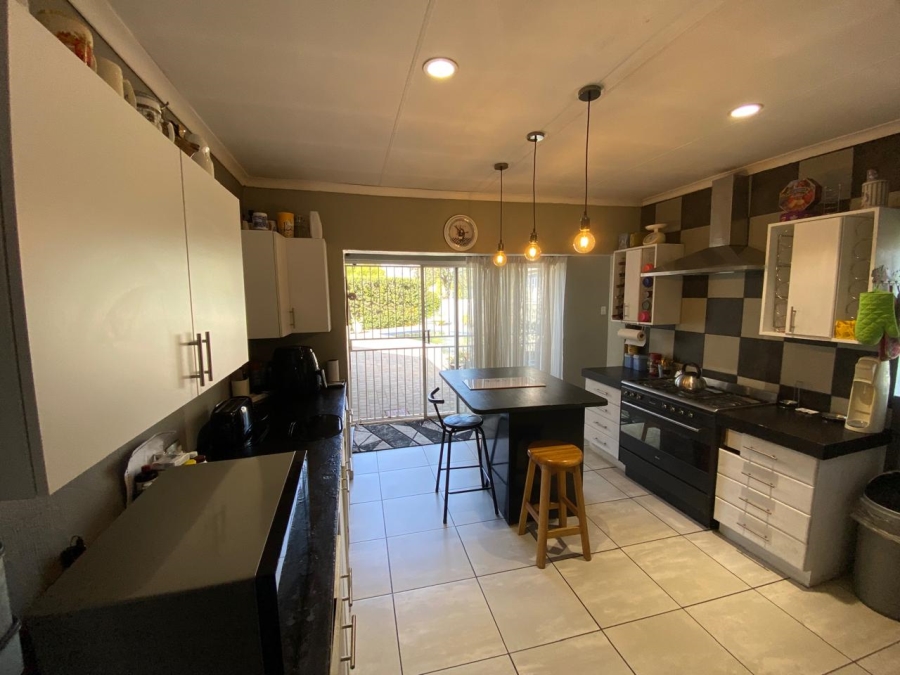 To Let 4 Bedroom Property for Rent in Garsfontein Gauteng