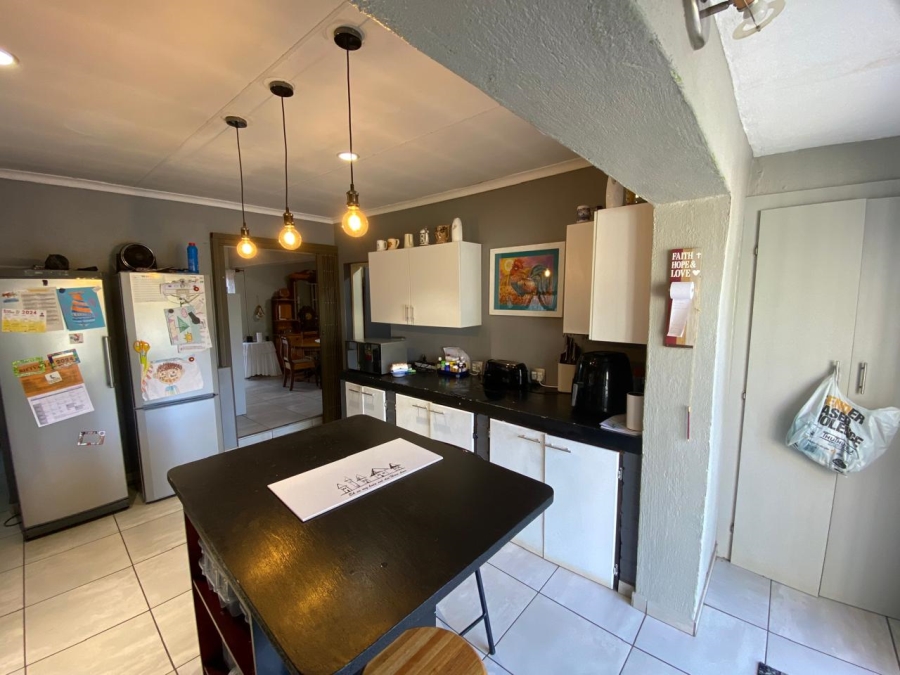 To Let 4 Bedroom Property for Rent in Garsfontein Gauteng