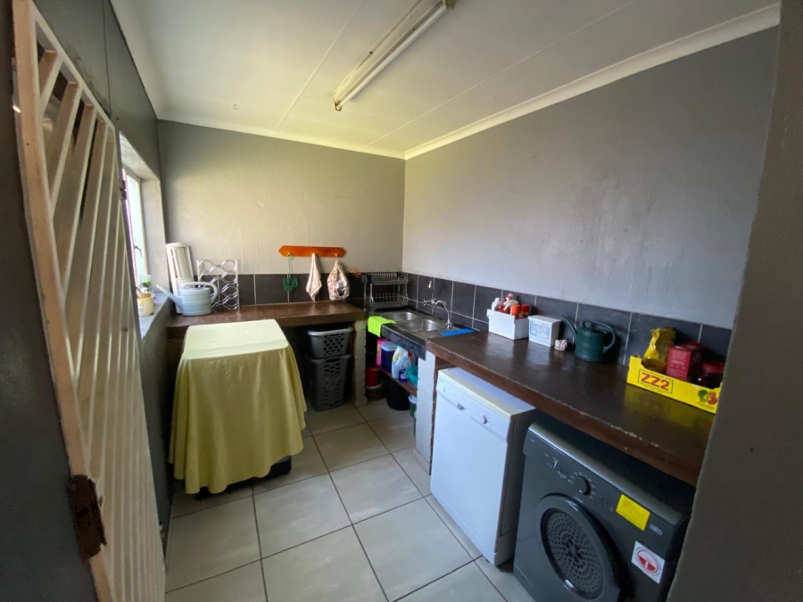 To Let 4 Bedroom Property for Rent in Garsfontein Gauteng