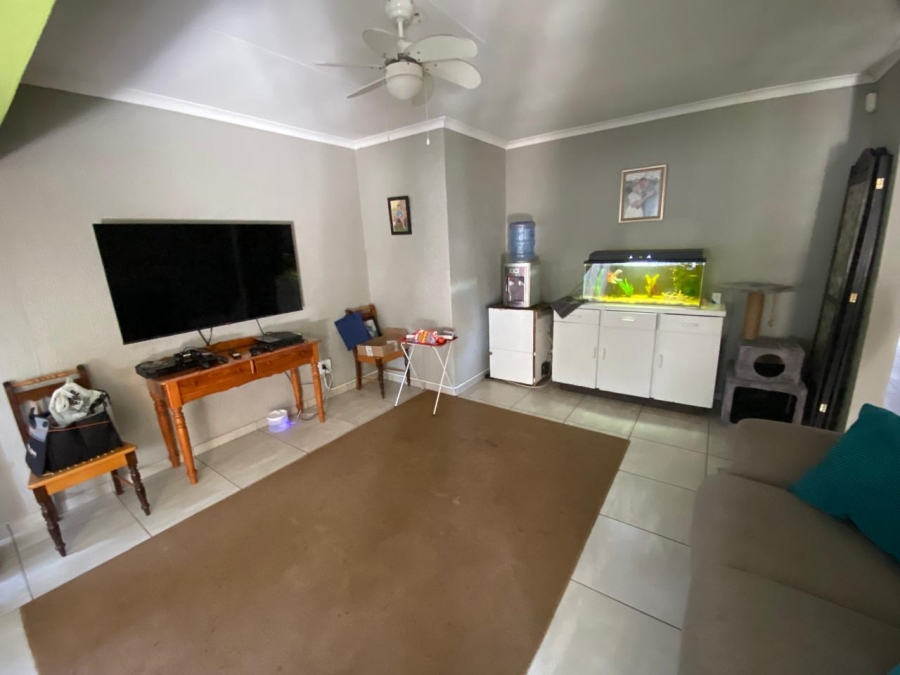 To Let 4 Bedroom Property for Rent in Garsfontein Gauteng
