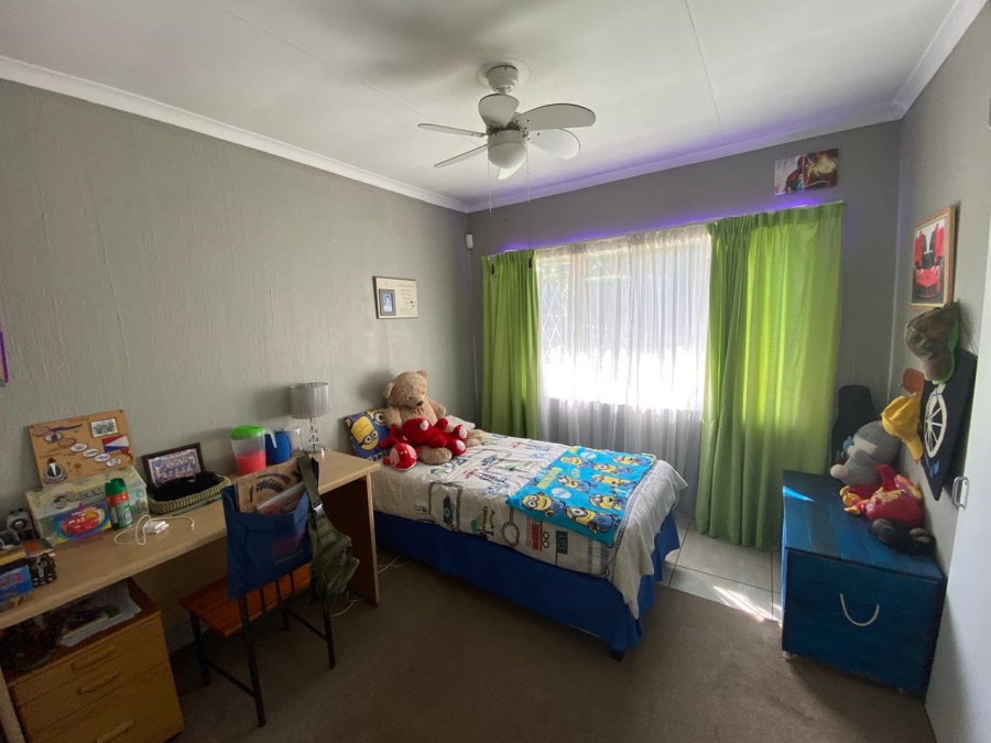 To Let 4 Bedroom Property for Rent in Garsfontein Gauteng