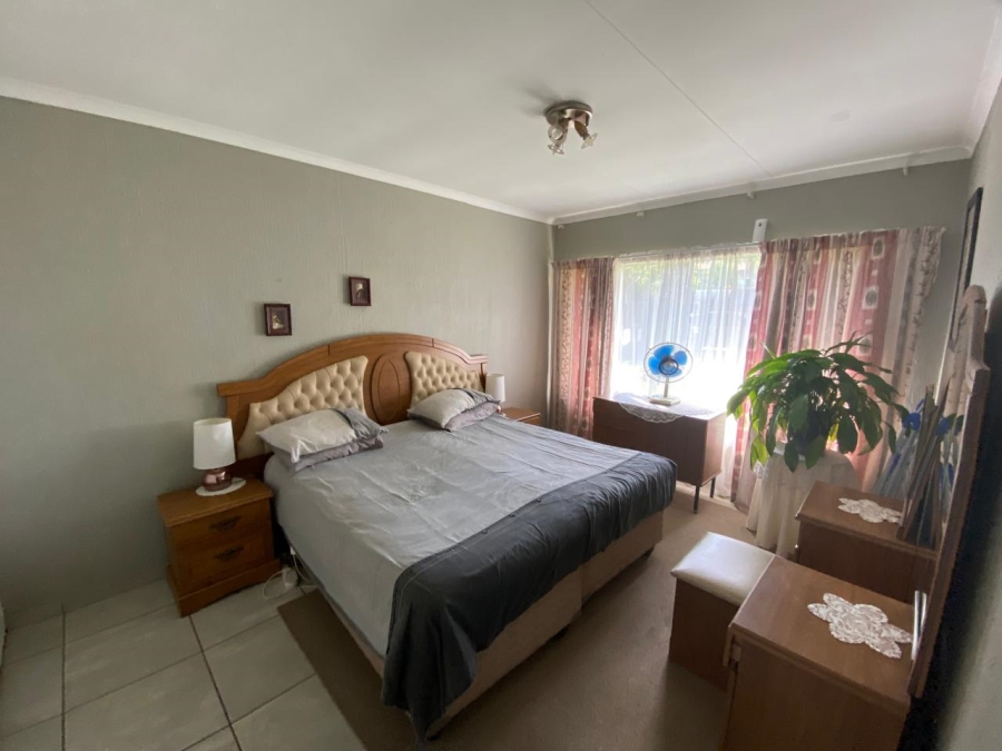 To Let 4 Bedroom Property for Rent in Garsfontein Gauteng