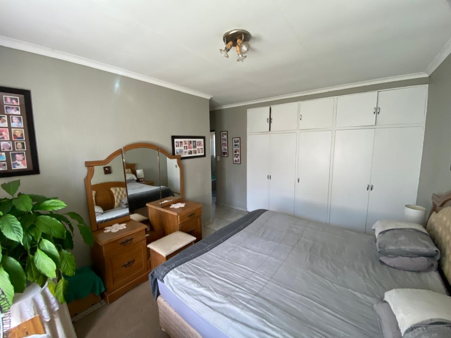 To Let 4 Bedroom Property for Rent in Garsfontein Gauteng