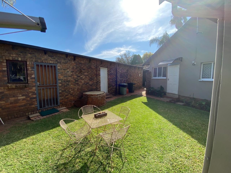 To Let 4 Bedroom Property for Rent in Garsfontein Gauteng