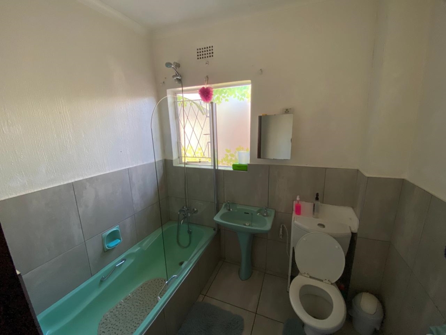 To Let 4 Bedroom Property for Rent in Garsfontein Gauteng