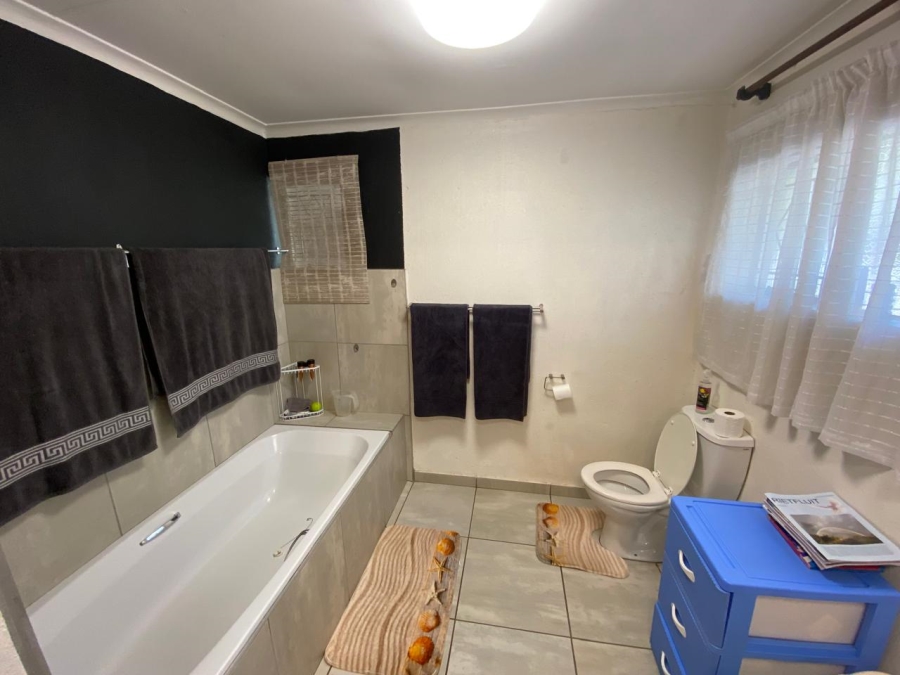 To Let 4 Bedroom Property for Rent in Garsfontein Gauteng