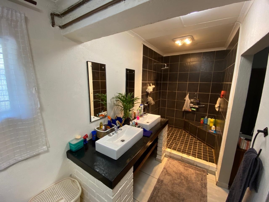 To Let 4 Bedroom Property for Rent in Garsfontein Gauteng