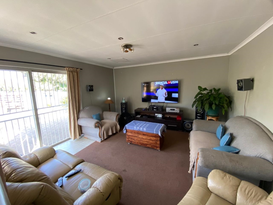 To Let 4 Bedroom Property for Rent in Garsfontein Gauteng