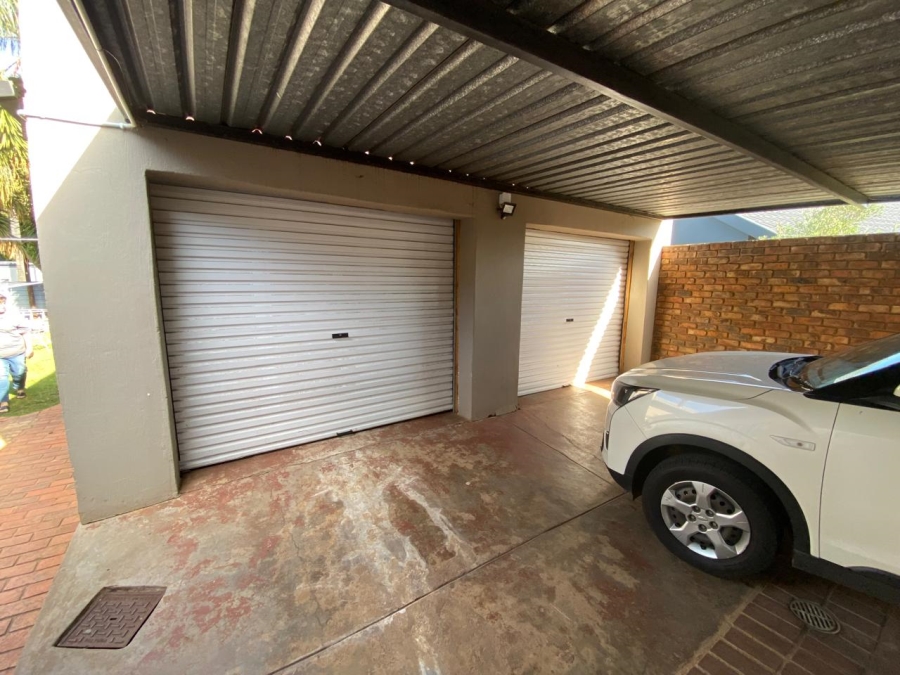 To Let 4 Bedroom Property for Rent in Garsfontein Gauteng