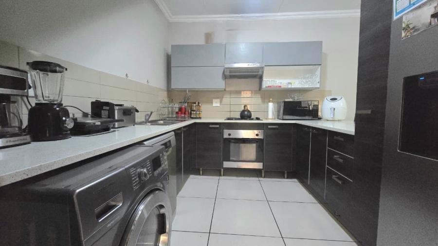 3 Bedroom Property for Sale in Rooihuiskraal North Gauteng