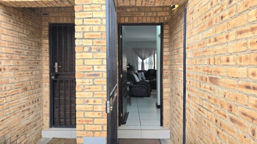 3 Bedroom Property for Sale in Rooihuiskraal North Gauteng