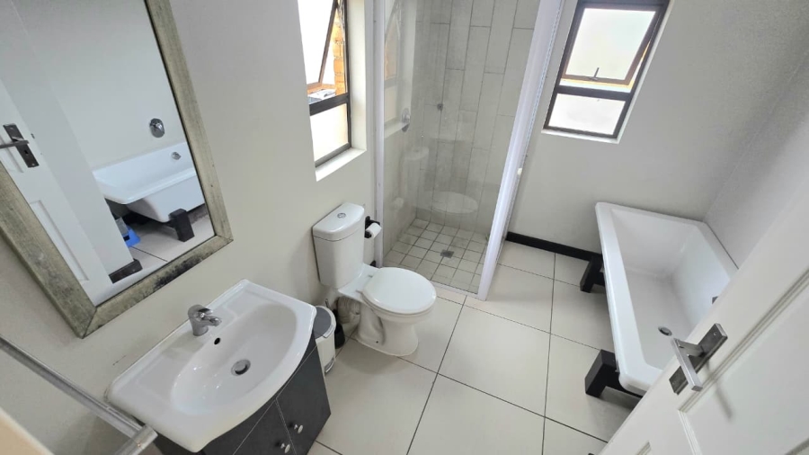 3 Bedroom Property for Sale in Rooihuiskraal North Gauteng
