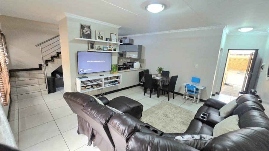 3 Bedroom Property for Sale in Rooihuiskraal North Gauteng
