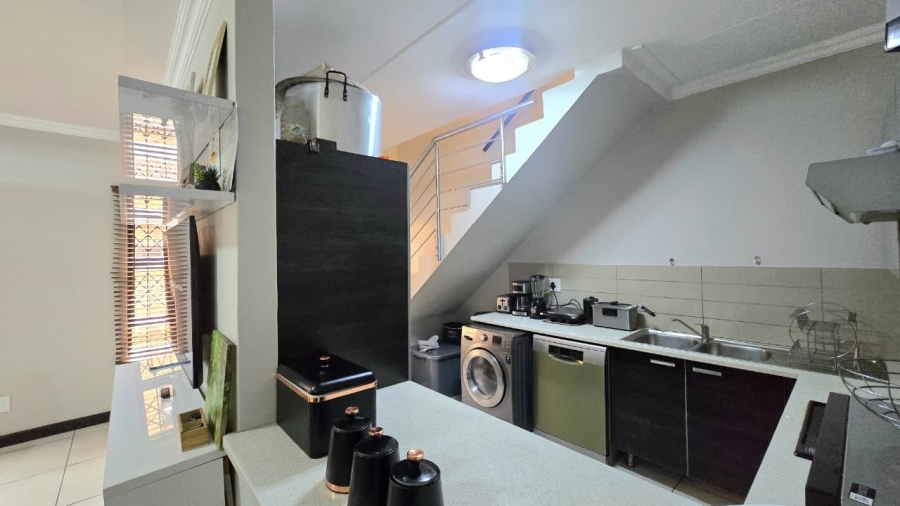 3 Bedroom Property for Sale in Rooihuiskraal North Gauteng