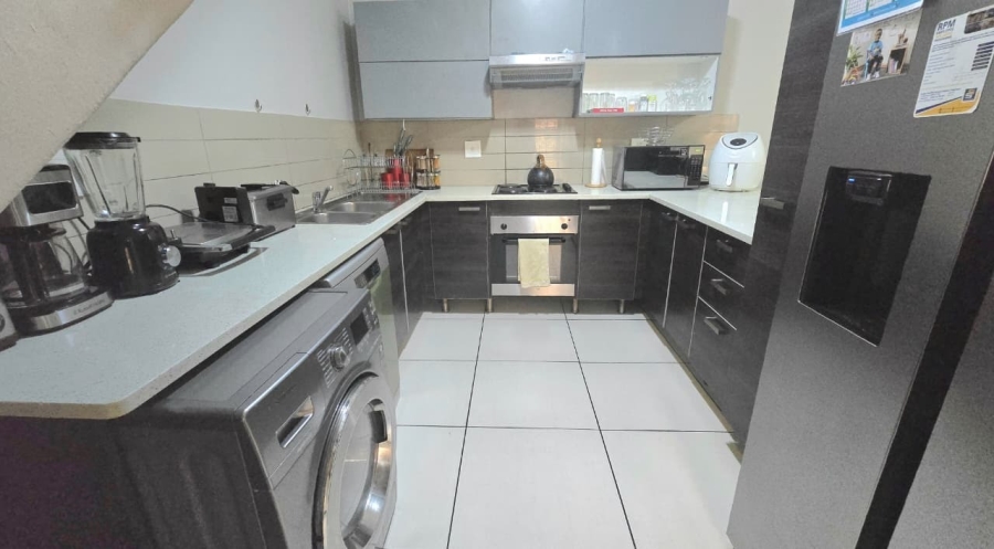 3 Bedroom Property for Sale in Rooihuiskraal North Gauteng