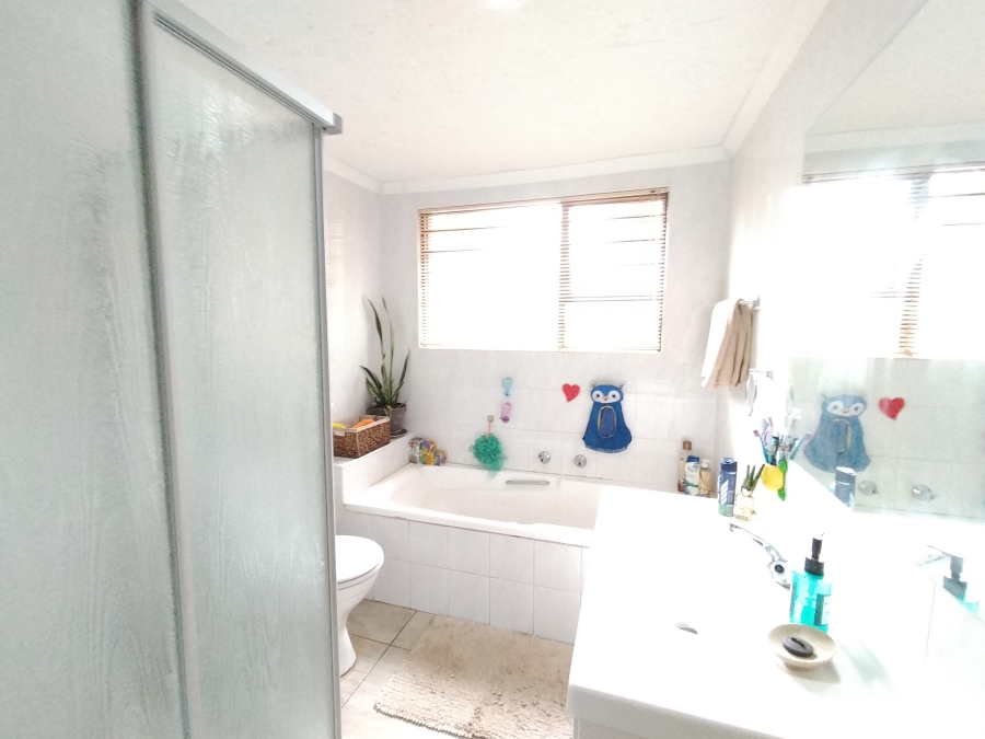 3 Bedroom Property for Sale in Noordheuwel Gauteng