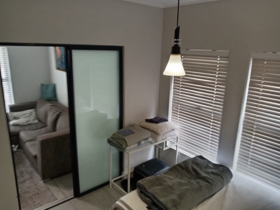 1 Bedroom Property for Sale in Waterfall Gauteng