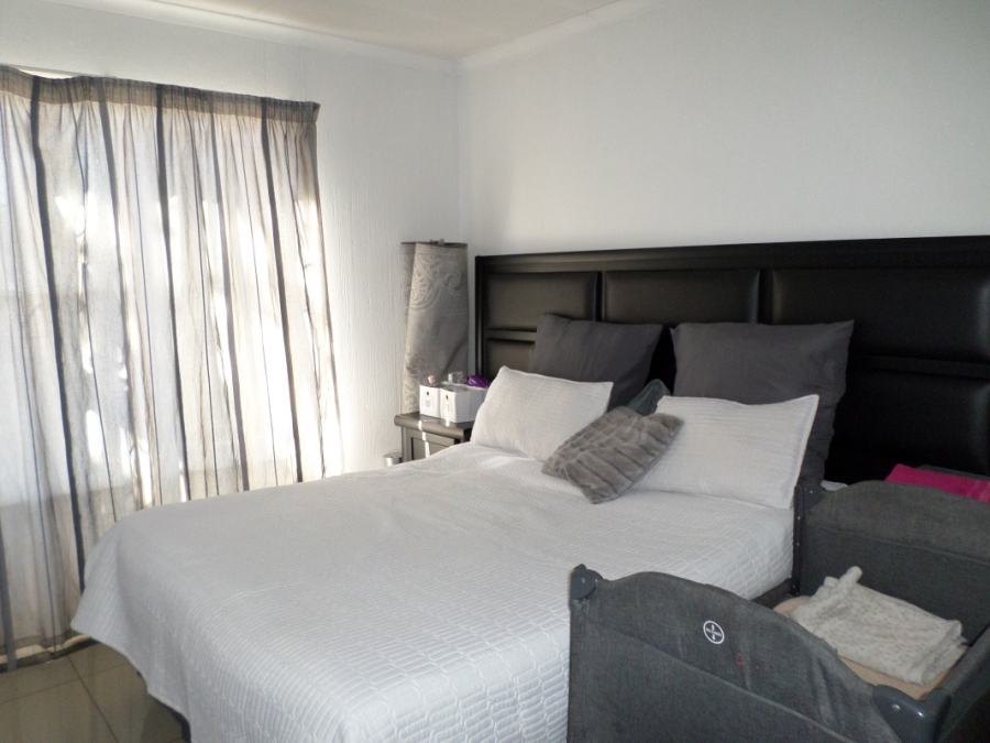 2 Bedroom Property for Sale in Greenstone Hill Gauteng