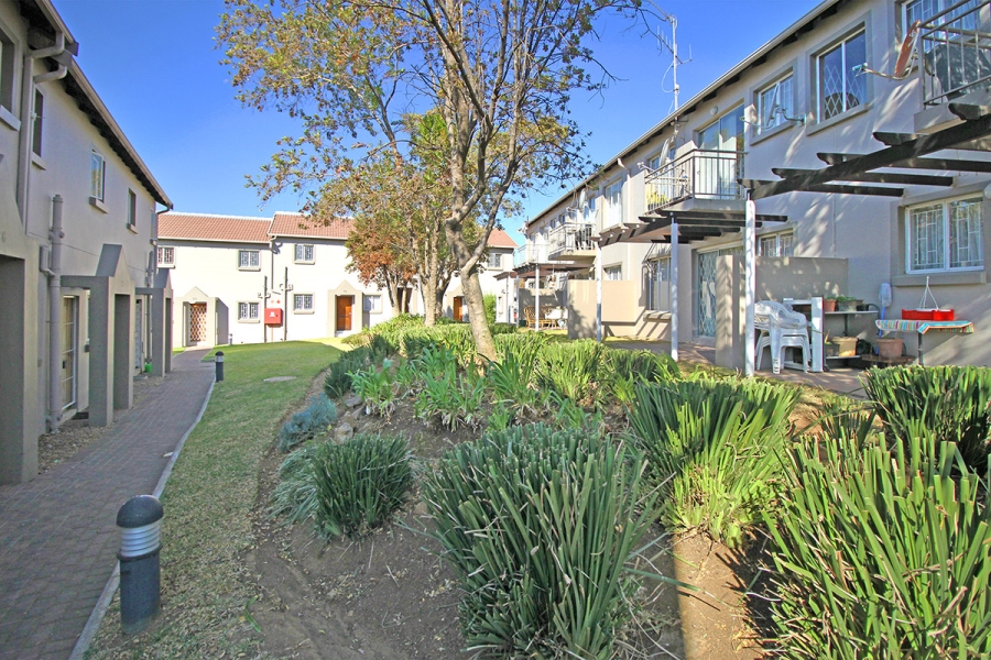 2 Bedroom Property for Sale in Greenstone Hill Gauteng
