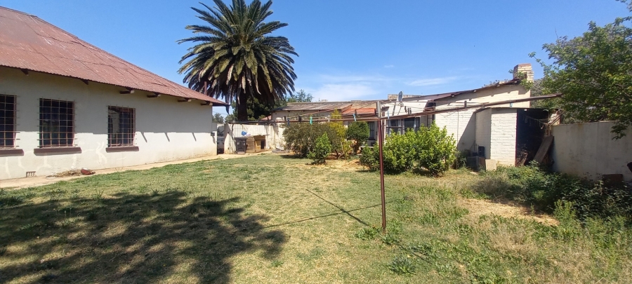 6 Bedroom Property for Sale in Daggafontein Gauteng