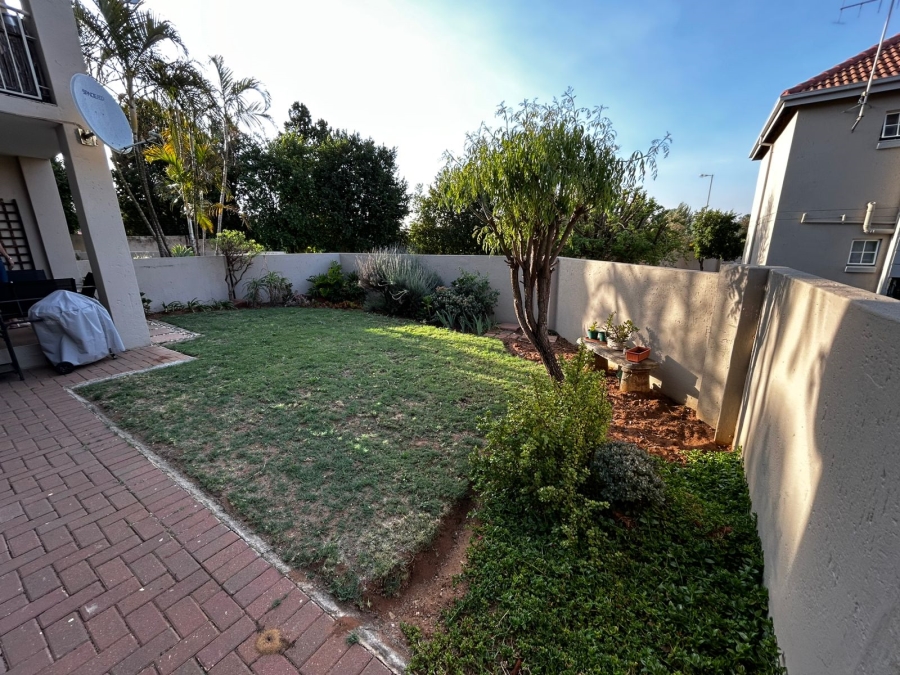 2 Bedroom Property for Sale in Wapadrand Gauteng