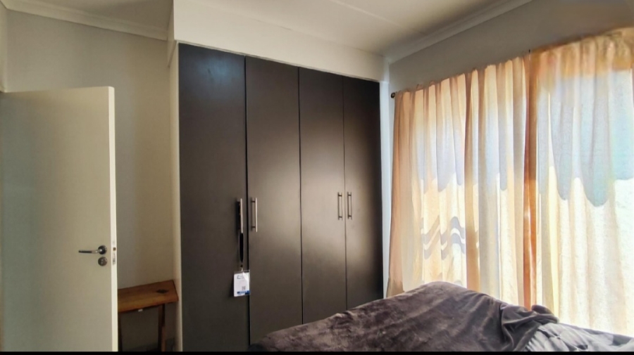 2 Bedroom Property for Sale in Goedeburg Gauteng