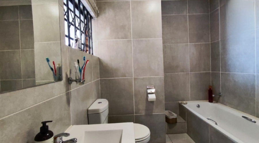 2 Bedroom Property for Sale in Goedeburg Gauteng