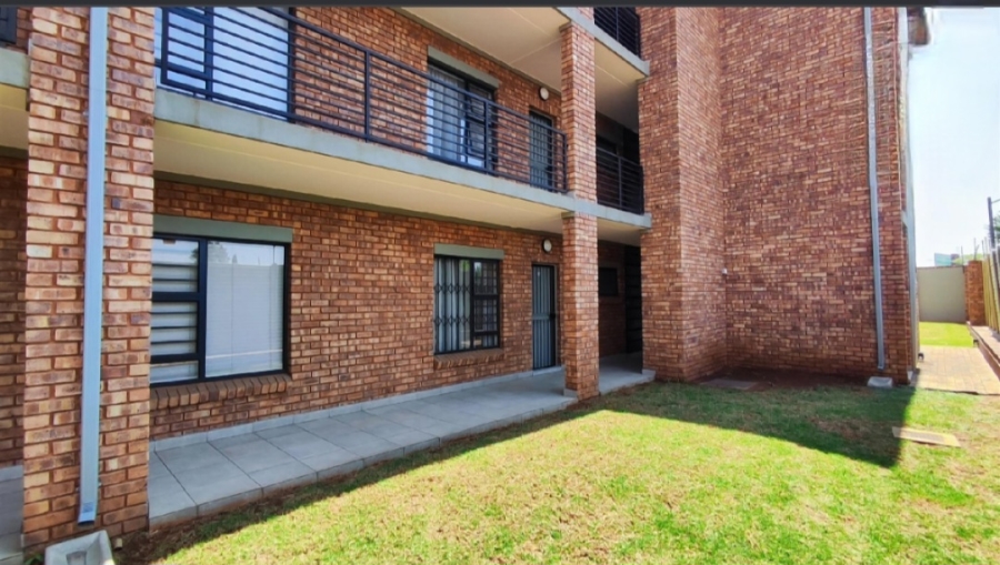 2 Bedroom Property for Sale in Goedeburg Gauteng