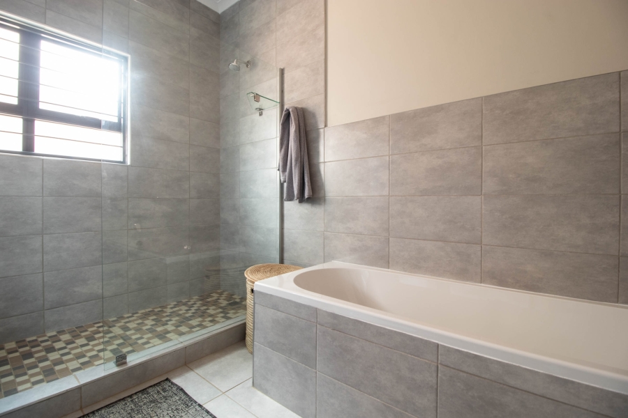 To Let 3 Bedroom Property for Rent in Boardwalk Villas Gauteng