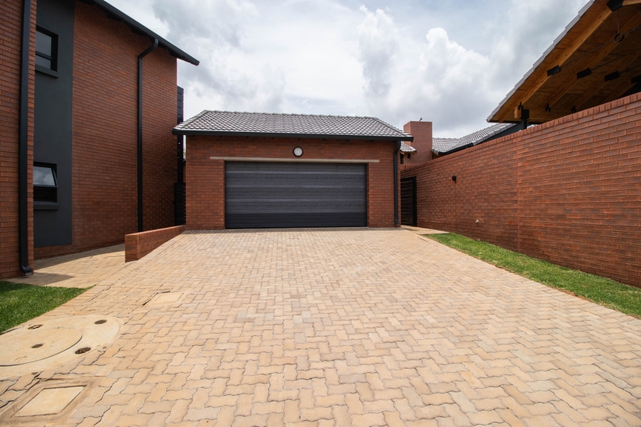 To Let 3 Bedroom Property for Rent in Boardwalk Villas Gauteng