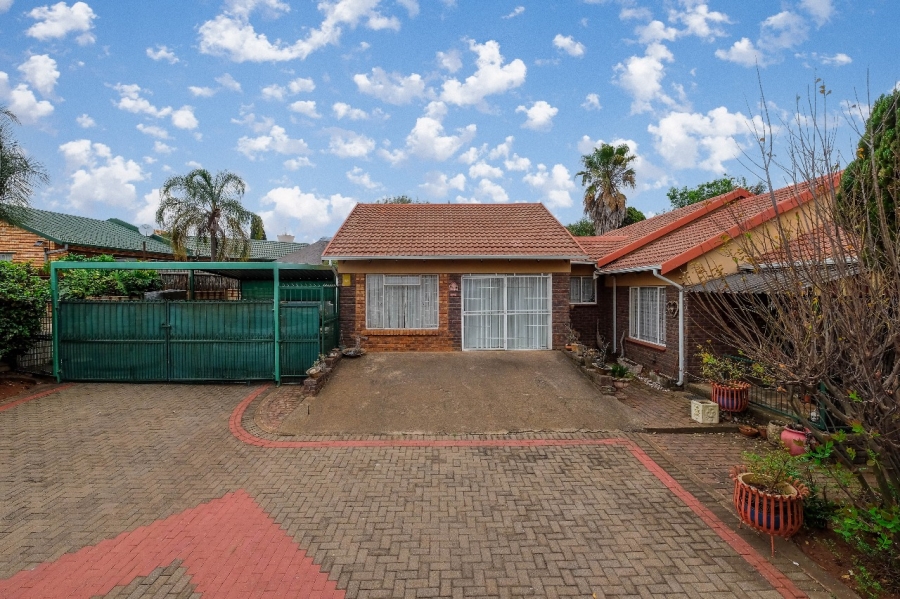 3 Bedroom Property for Sale in Rant En Dal Gauteng